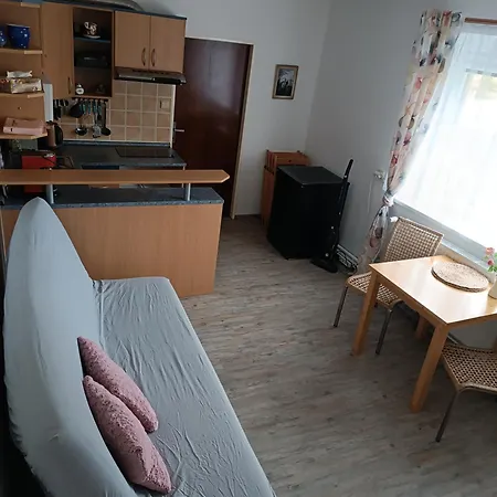 Apartman Teplice Nad Metuji شقة *