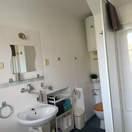 شقة Apartman Teplice Nad Metuji *